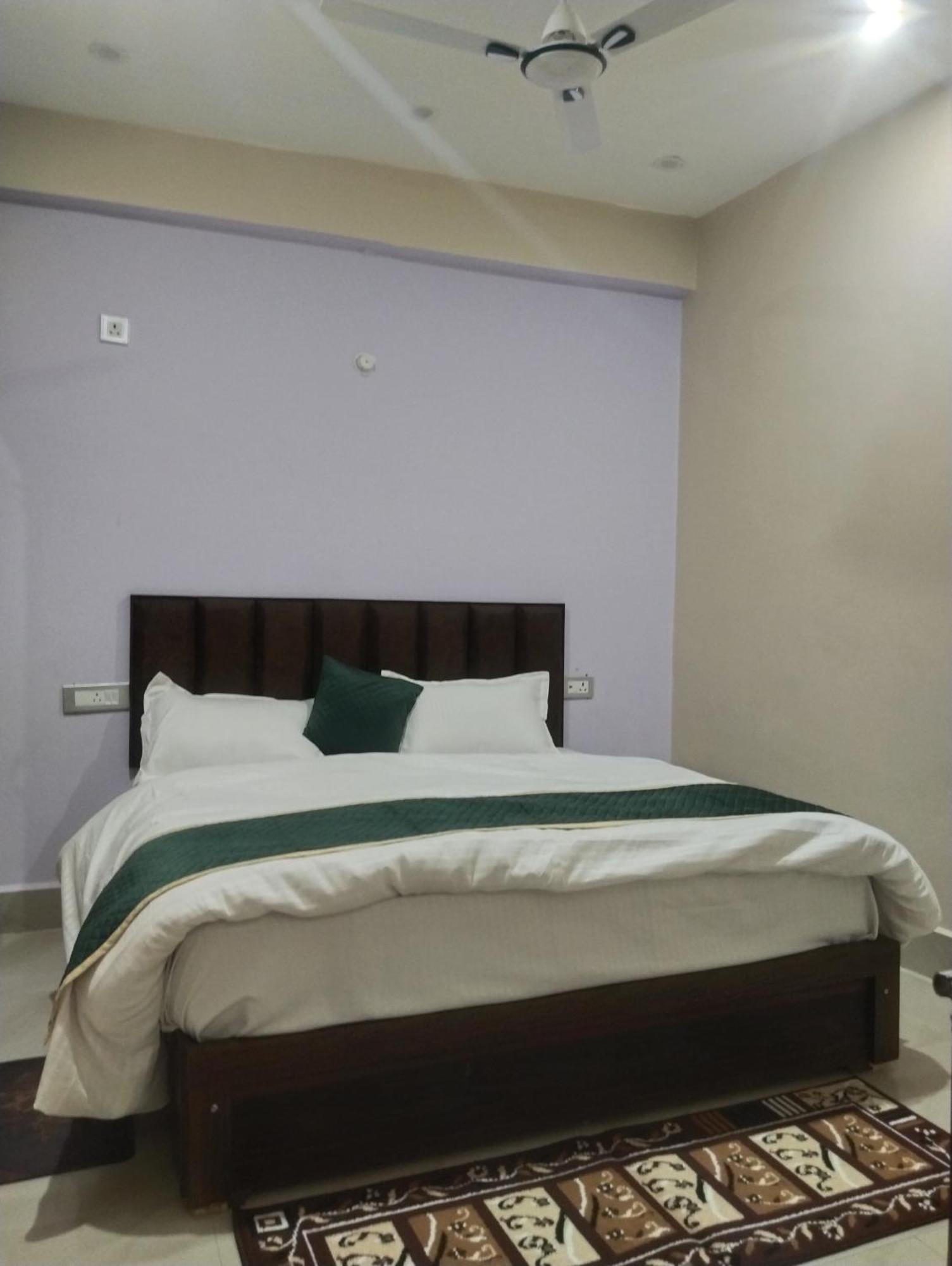 Dixit Residency Hotel Vrindavan Luaran gambar