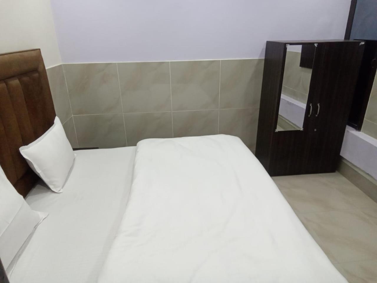 Dixit Residency Hotel Vrindavan Luaran gambar