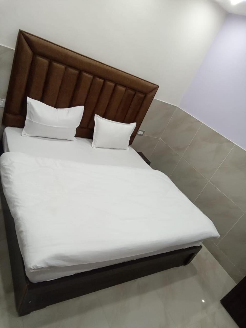 Dixit Residency Hotel Vrindavan Luaran gambar