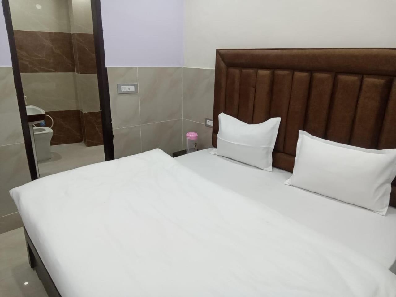 Dixit Residency Hotel Vrindavan Luaran gambar